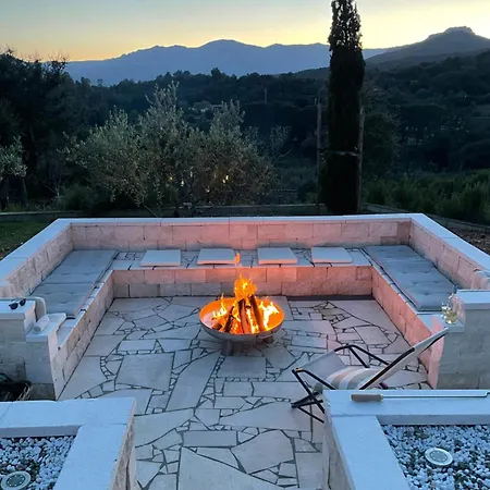 Thomaso - Private Pool & Garden - Panoramic View