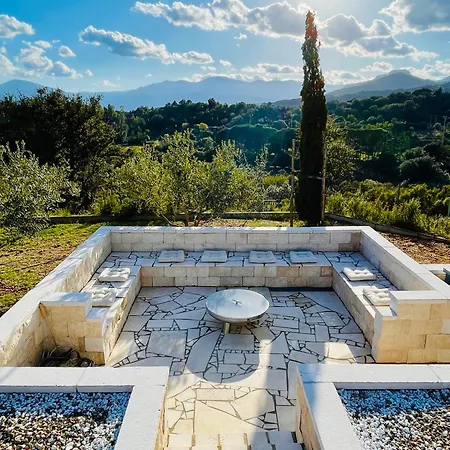 Thomaso - Private Pool & Garden - Panoramic View